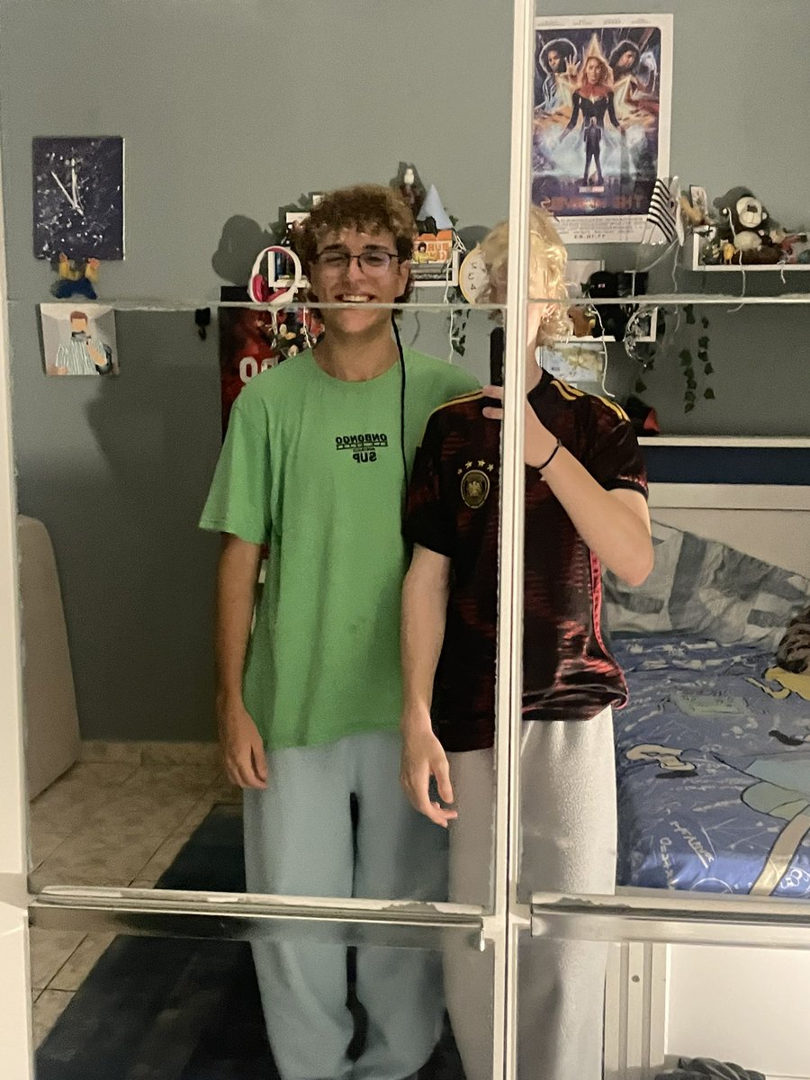 maierxss's tweet photo. @breno_burger gente esse sou eu e meu amigo breno https://t.co/6z1sedEaQg
