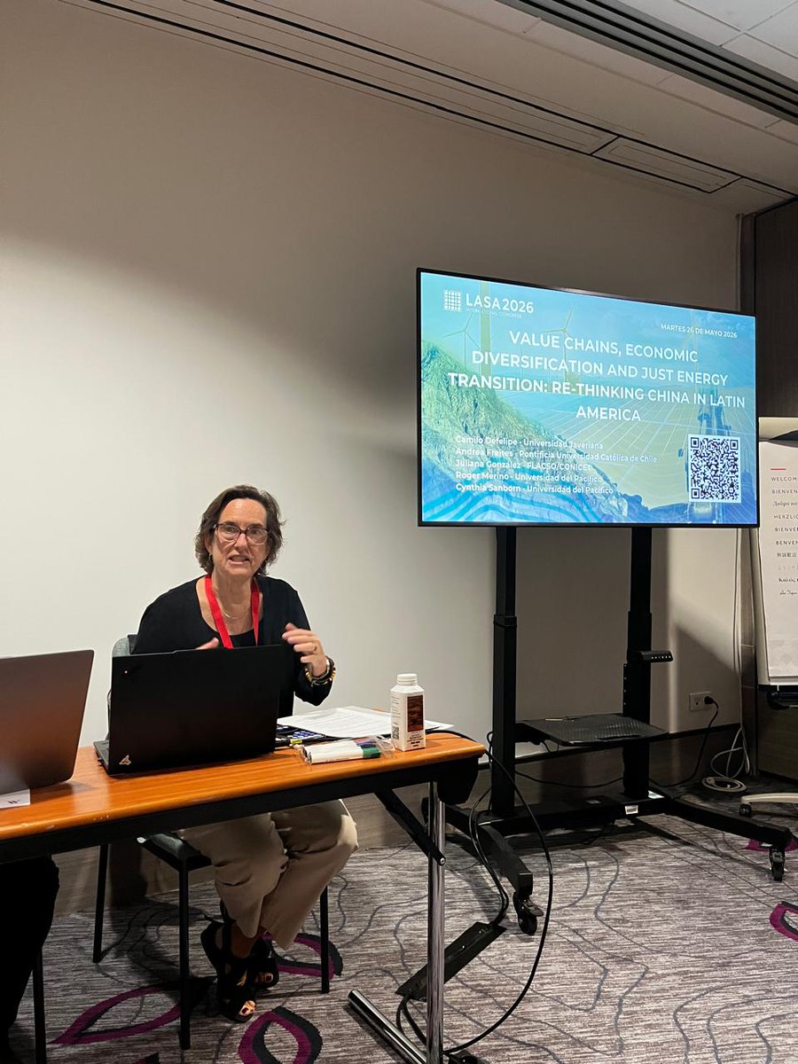 CIUPacifico's tweet photo. Cynthia Sanborn, directora del @Cechap_Up e investigadora #CIUP, organizó y moderó el panel “China, Latin America, and the Variation in Performance and Outcomes in Extractive and Renewable Energy Projects", donde presentó "China and the Challenges to a Just Energy Transition". https://t.co/CCf1y8lcor