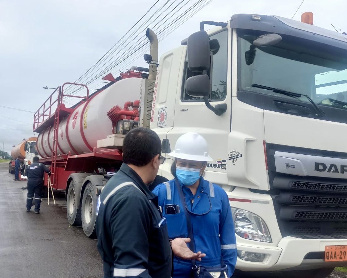 ARCH_Ec's tweet photo. ✅#ARCHControla

👷🏼Nuestro personal de la distrital #CentroOriente ejecutó inspecciones técnicas anuales a medios de transporte tipo vacuum en la #JoyadelosSachas

Se verificó cumplimiento normativo, condiciones operativas y seguridad en la cadena hidrocarburífera nacional.⛽️ https://t.co/6LE3XFHvqQ