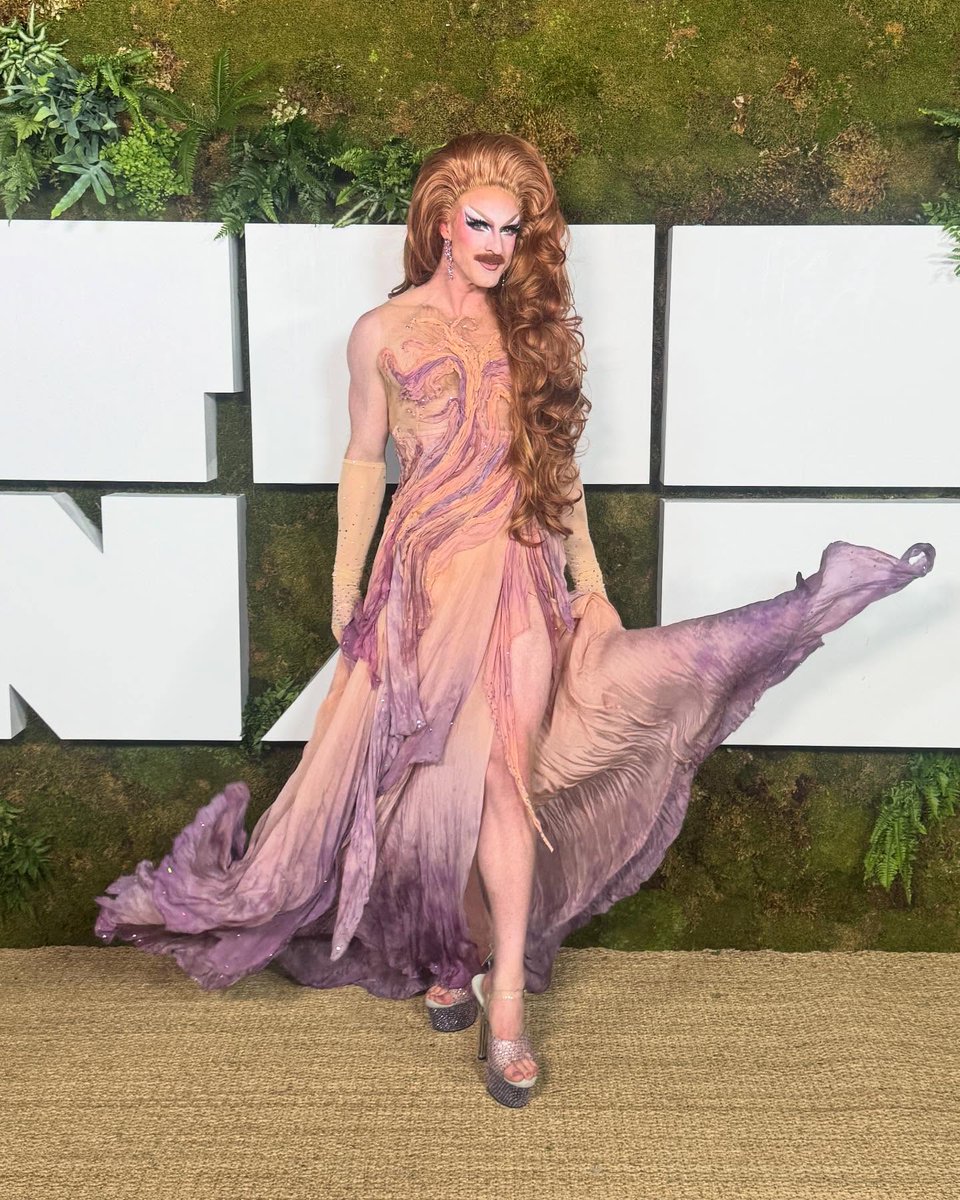 Drag Base tweet media