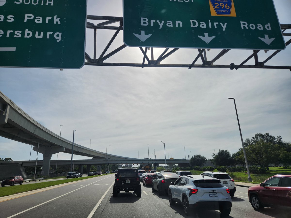 jaymeson1985's tweet photo. Tampa Bay sky's are literally white with a layer of chemicals used for solar geoengineering. This blanket always follows the sun.  @arianammasters @GovRonDeSantis @FLSurgeonGen @RobertKennedyJr https://t.co/vRF1G1Yb2s