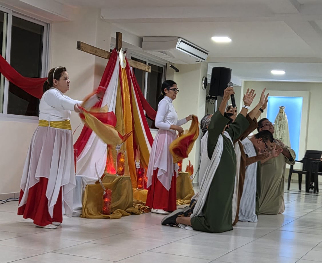 Comunidad Católica El Salvador del Mundo tweet media
