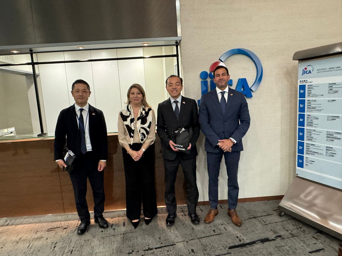 ProEcuador_'s tweet photo. En el marco su agenda en Japón, el viceministro Roger Crespo y la subsecretaria de Competitividad, mantuvieron una importante reunión con Keisuke Ito, Director General del Departamento para América Latina y el Caribe de la Agencia de Cooperación Internacional de Japón🇯🇵 - JICA. https://t.co/x2w7cM6wDB