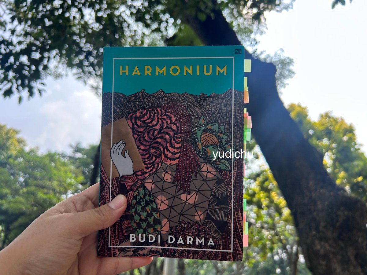 yudichu's tweet photo. Review buku Harmonium karya Budi Darma. Bukunya berisi kumpulan esai tentang sastra. Total ada sepuluh esai, jujur mau mengulas buku ini deg-degan karena aku gak ada latar belakang sastra, cuma penggemar cerpen dan novel dari Budi Darma aja. Bukunya informatif, aku jadi tahu.. https://t.co/0cVG5qiMoU