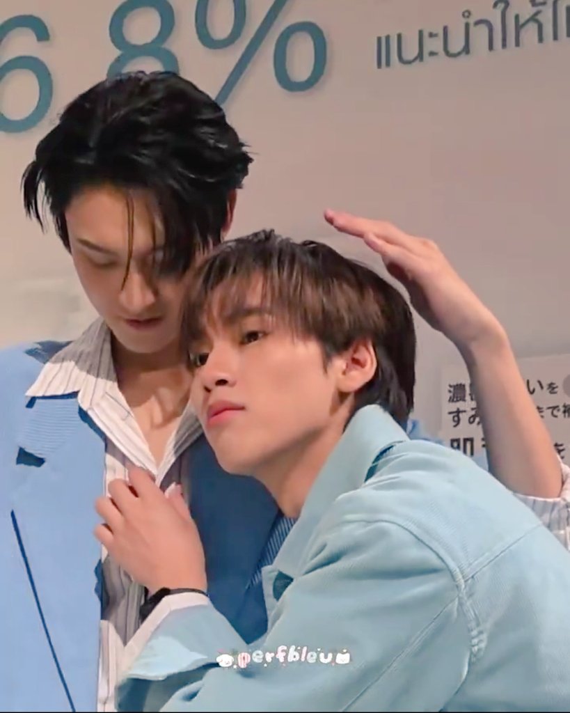 ryup6t's tweet photo. patji doing this so casually?? with that poker face?? guys jangan diliatin si kakak, adek posesif soalnya https://t.co/BRoJcsF7Xf