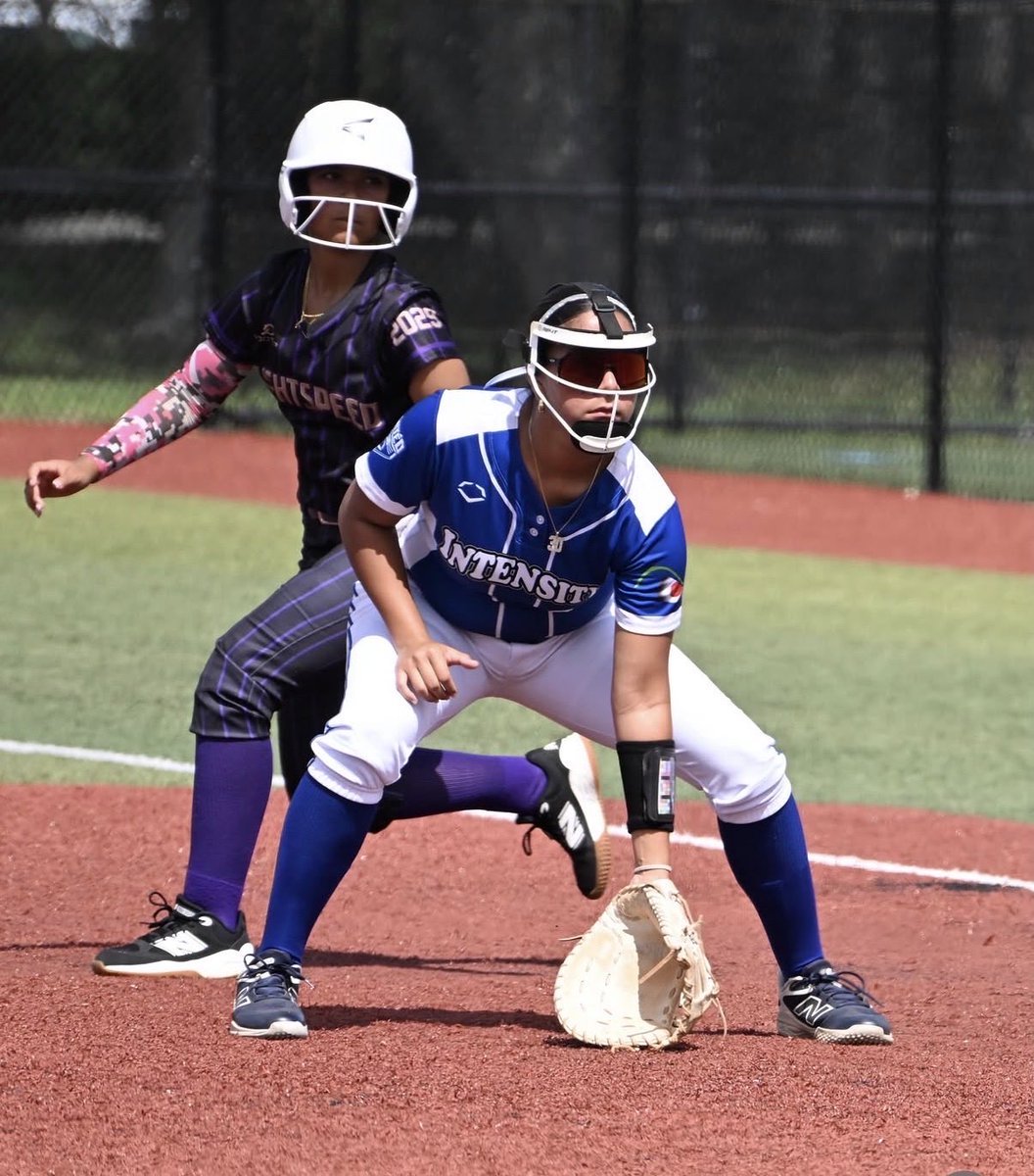 a_delacruz30's tweet photo. This weekend at the Rock Elite tournament was a great star for my team @SFLIntensityKOD Love this girls we went 4-1-1 and place 5th #classof2027 @chonky7 @SoftballDown @SBRRetweets @gatorjack72 https://t.co/B7UaIyILIG