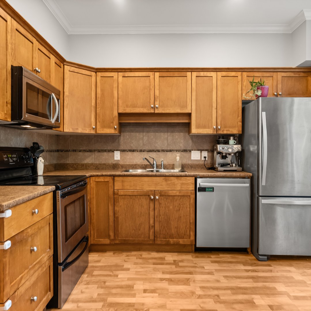 FrostRealEstate's tweet photo. 𝐉𝐔𝐒𝐓 𝐋𝐈𝐒𝐓𝐄𝐃! 🏡🏘️🎉🎊
🛌𝐁𝐞𝐝𝐫𝐨𝐨𝐦𝐬- 3
🚻𝐁𝐚𝐭𝐡𝐫𝐨𝐨𝐦𝐬- 3
🏡𝐒𝐪 𝐟𝐨𝐨𝐭𝐚𝐠𝐞- 1564
✅𝐂𝐋𝐈𝐂𝐊 𝐋𝐈𝐍𝐊 𝐈𝐍 𝐁𝐈𝐎 𝐅𝐎𝐑 𝐀𝐋𝐋 𝐓𝐇𝐄 𝐃𝐄𝐓𝐀𝐈𝐋𝐒!
𝐏𝐫𝐢𝐜𝐞- $625,000
𝐀𝐝𝐝𝐫𝐞𝐬𝐬- 20 33321 George Ferguson Way
#realestate #abbotsford #justlisted https://t.co/hZgFxjCq8y
