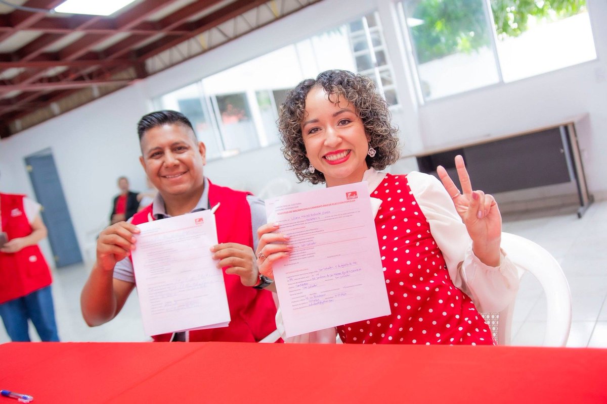 sinfiltrosES's tweet photo. Concejala de @alcaldia_ss @LiliMarAndrade se inscribió como precandidata a diputada por san Salvador por el @FMLNoficial https://t.co/naOEp7TgS0