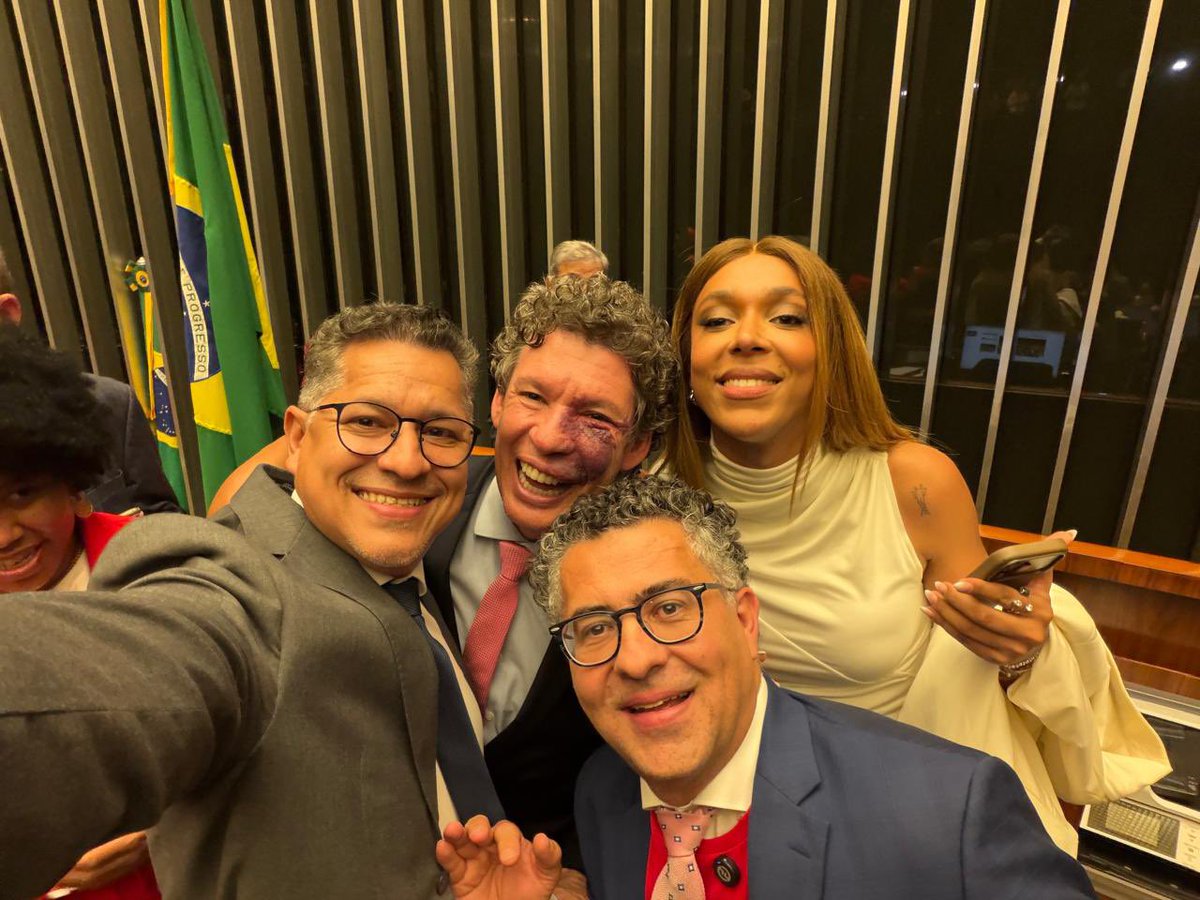 malafaia_d's tweet photo. VITÓRIA DOS TRABALHADORES! O fim da escala 6x1 marca um novo capitulo na história brasileira. Essa é a maior pauta e a maior conquista dos trabalhadores dos últimos tempos. Viva o povo e a nação brasileira! 🇧🇷

@hilton_erika 
@AlencarBraga13 
@ReginaldoLopes https://t.co/Eor8CkBq2N