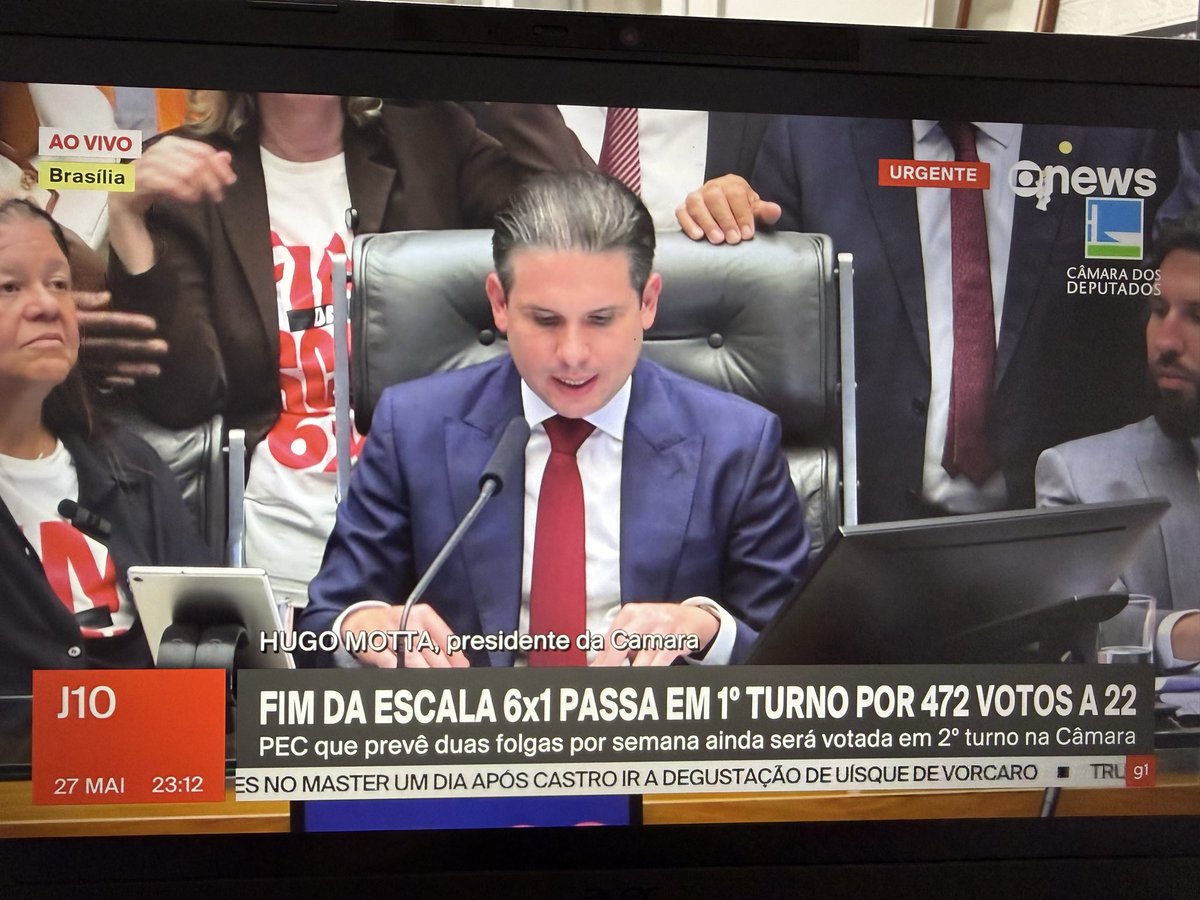 vivereadora's tweet photo. 472 votos a favor.

Uma vitória histórica para milhões de trabalhadores brasileiros.

O fim da escala 6x1 representa mais dignidade e qualidade de vida, especialmente para mulheres que enfrentam jornadas duplas todos os dias.

A luta continua no próximo turno. https://t.co/JRp6xgqMw8