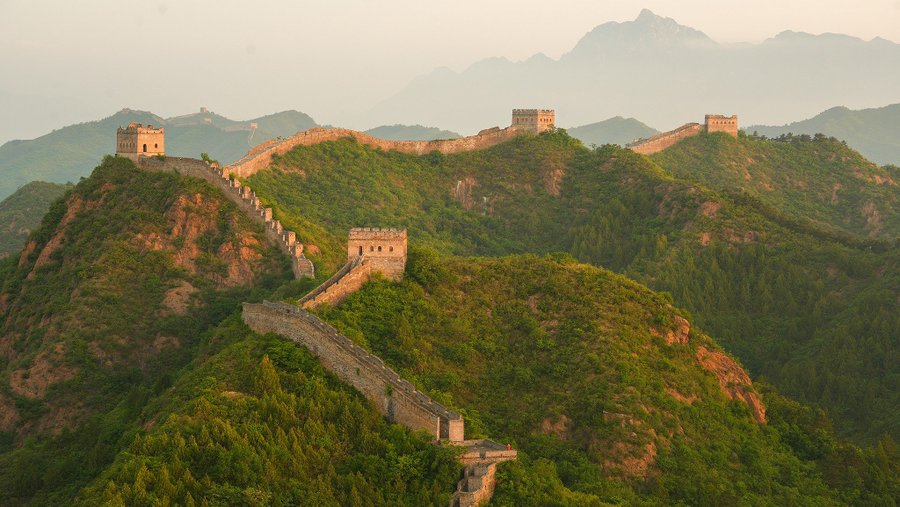 HazelCurry2000's tweet photo. Snaking through lush mountain ridges, the Jinshanling section of the Great Wall in #Chengde, north China’s Hebei Province, stands in timeless splendor across the vibrant landscape. https://t.co/VZvDM7o8e2