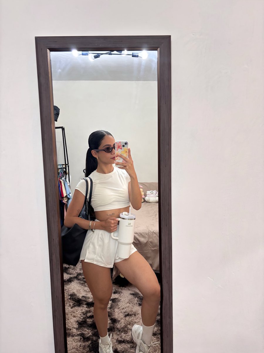 aripena_'s tweet photo. Que buen miércoles 💋✨ https://t.co/j0vBuUbVcZ