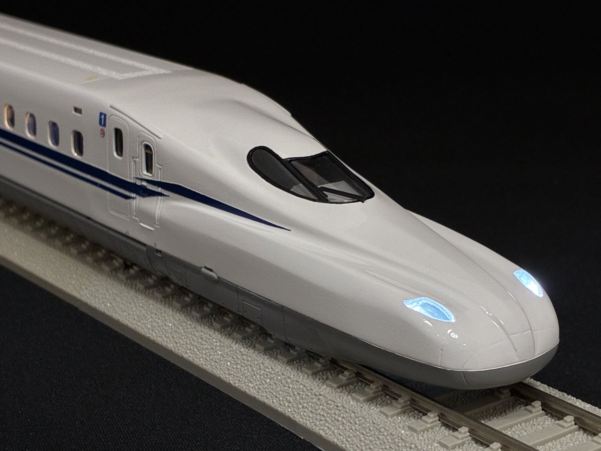 YurakuchoKtm's tweet photo. 【入荷情報】
🚅待望のディスプレイモデルが登場🚅

皆様からの「先頭車を展示したい！」という熱い要望にお応えする形で製品化が決定しました👍
細部の表記類も全て印刷済で細密感あふれる仕上がりです。
販売価格：165,000円(税込)

※写真の製品は添付品のワイパーを取付済です https://t.co/TucrKzYdtp