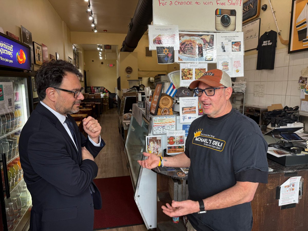 BennySharoni's tweet photo. I stopped by the legendary @Michaels_Deli in Brookline for a much-needed bite and to stand with owner Steven Peljovich. His business has been vandalized nearly 40 times since 2023, all because of a sign outside reading “Proudly Jewish” and an Israeli flag displayed inside. He is not a man who is easily deterred. Neither is his knish.

Steven, your food is outstanding, but your resolve is even better.

#MichaelsDeli #Brookline #ProudlyJewish #StandTall #CornedBeefKing #IsraelinBoston