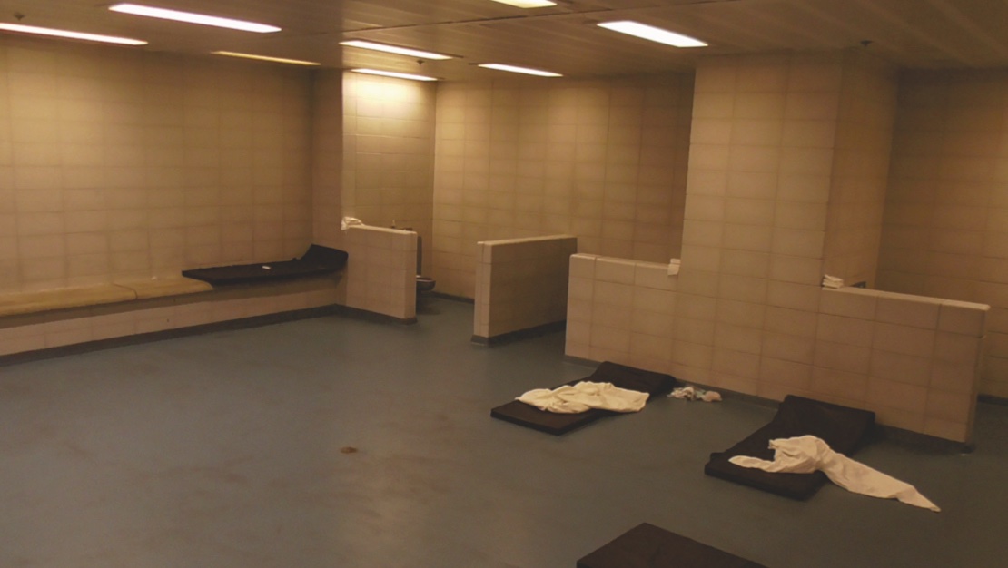 Uebey's tweet photo. Inside 26 Federal Plaza:

Evidence from today’s trial shows what it’s like inside NYC’s most infamous ICE holding cells.

ICE tried to prevent the suing detainees from taking these pics — a judge forced their hand. 🧵 https://t.co/d9vc79GWHx