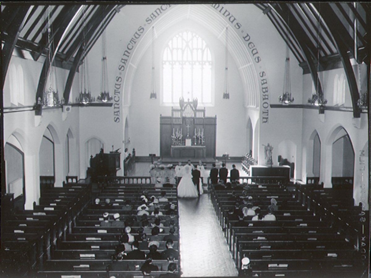 CanCathAes's tweet photo. Happily I think this is the original sanctuary, minus the Altar rail https://t.co/qTPJhnYqiw