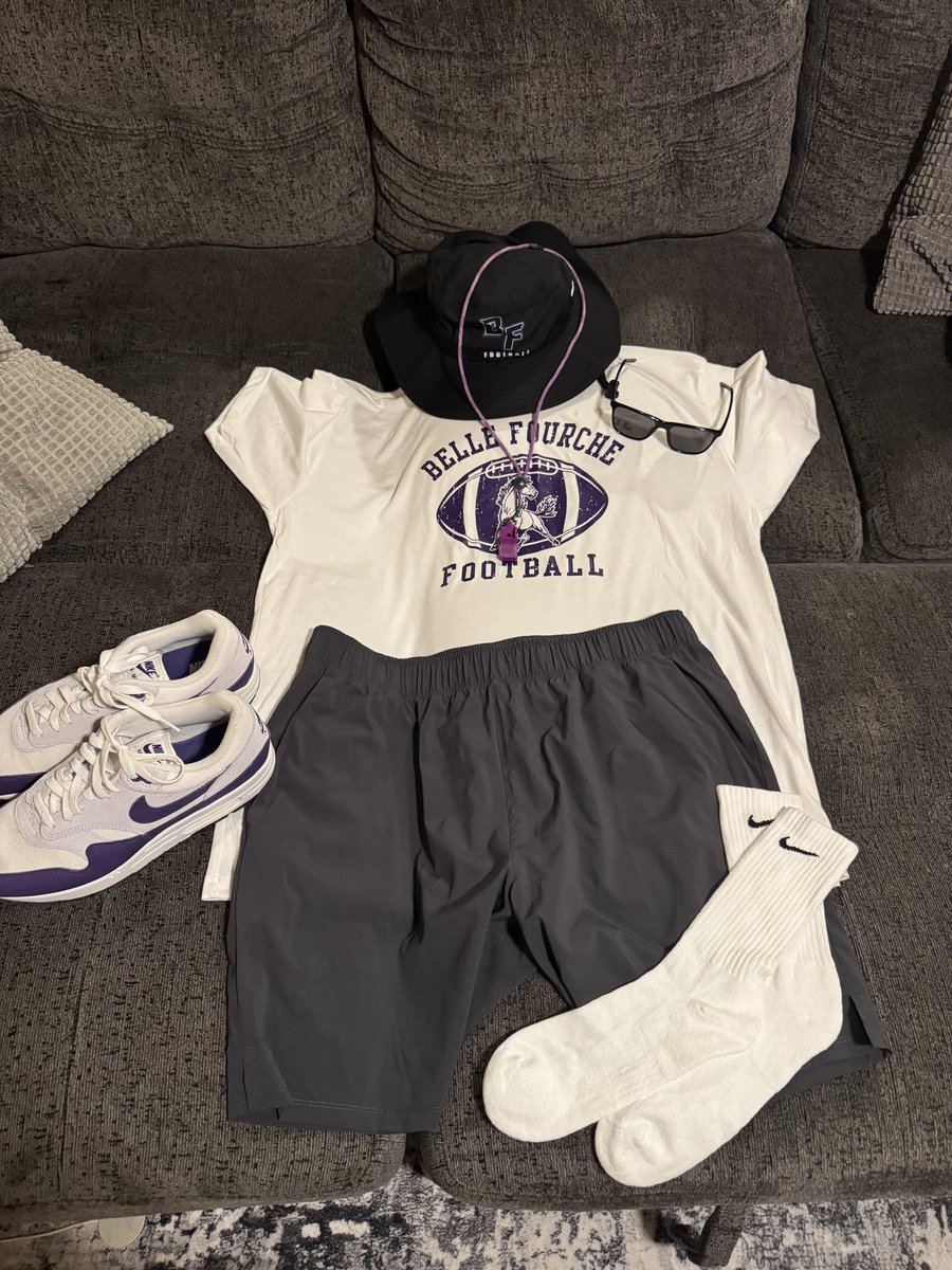 CoachSweet54's tweet photo. First day of camp got that first day of school feeling…
T-Minus 13 Days. #DontFlinch @coach11sweet https://t.co/D5rrbJsAsl