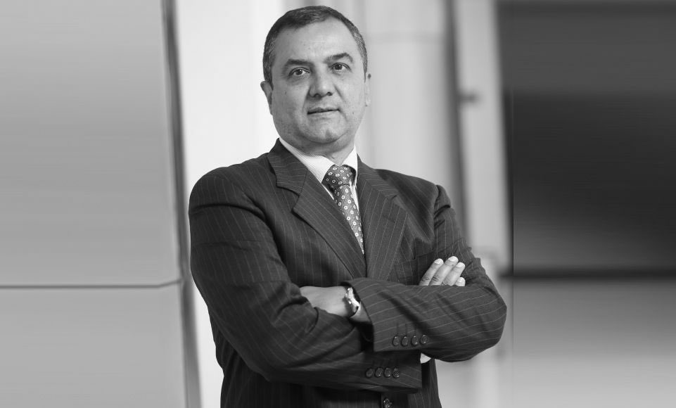 Defensoria_Peru's tweet photo. 🕊️ Con profundo pesar lamentamos el fallecimiento de Carlos Oliva Neyra, exministro de Economía y Finanzas y miembro del directorio del Banco Central de Reserva del Perú, cuya trayectoria estuvo marcada por su vocación de servicio y compromiso con el país.

Su calidad humana, profesionalismo y permanente aporte al fortalecimiento del Estado y del interés público dejan una profunda tristeza en quienes tuvieron la oportunidad de conocerlo.

En este difícil momento, expresamos nuestras más sentidas condolencias y solidaridad a sus familiares, amistades y seres queridos. Descanse en paz.