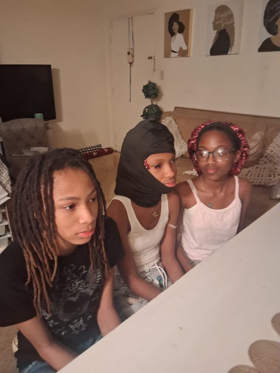 Let_tuce_Be's tweet photo. Why does my niece have on a SHEISTY?!?! 😡 https://t.co/GI0vzqHbyC