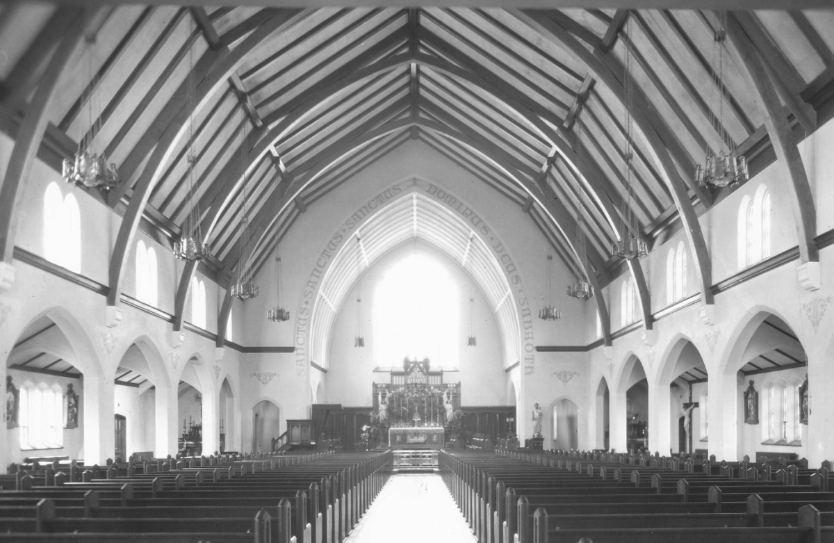 CanCathAes's tweet photo. Happily I think this is the original sanctuary, minus the Altar rail https://t.co/qTPJhnYqiw
