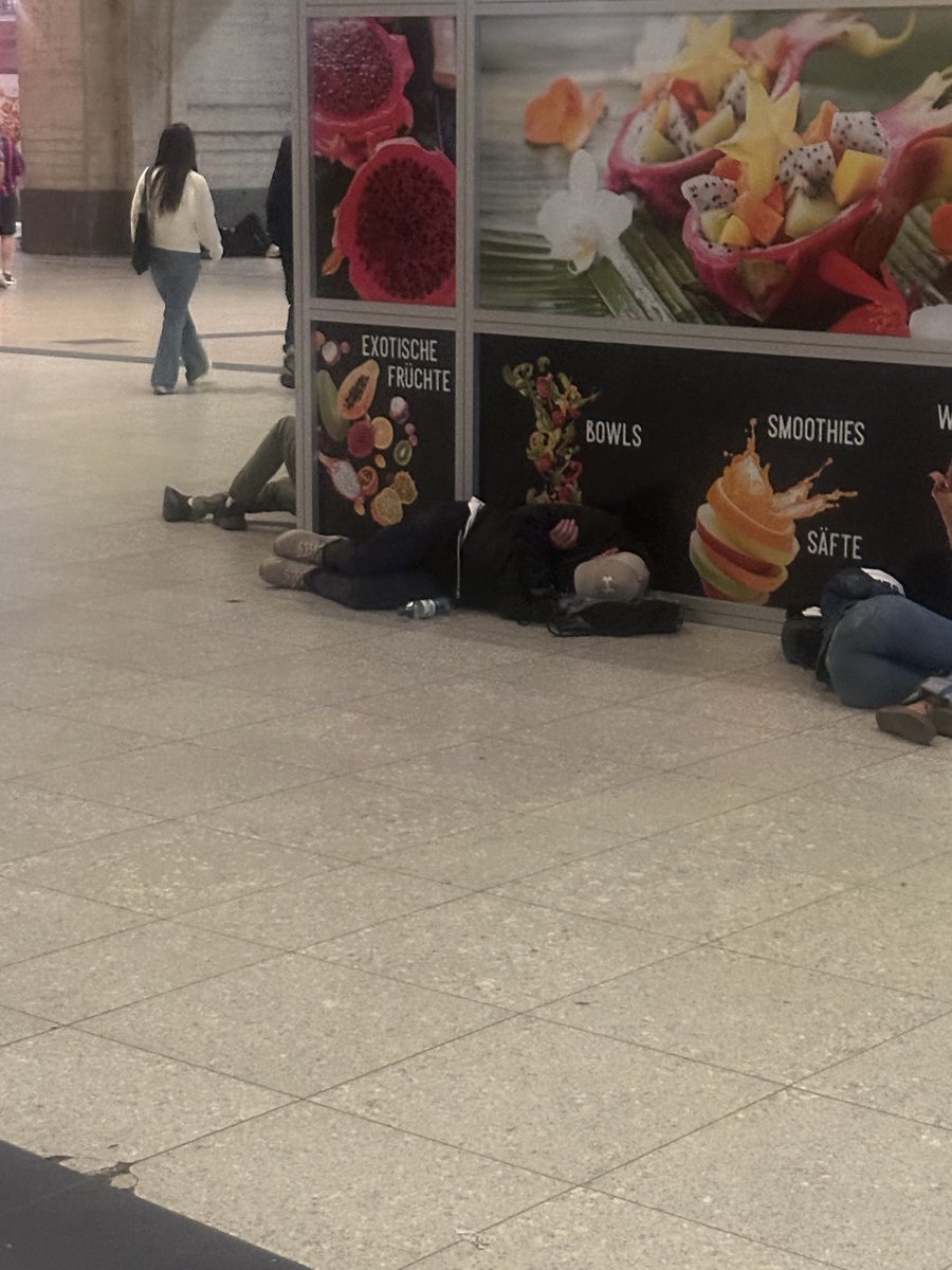 AliCPFC's tweet photo. This is fucking disgusting! Absolutely no transport for anyone, the train timetable has been lying saying there’s trains when there isn’t. There’s no uber service whatsoever. Utter disgrace! Well planned @UEFA cunts #cpfc https://t.co/rDWtnZHUsK