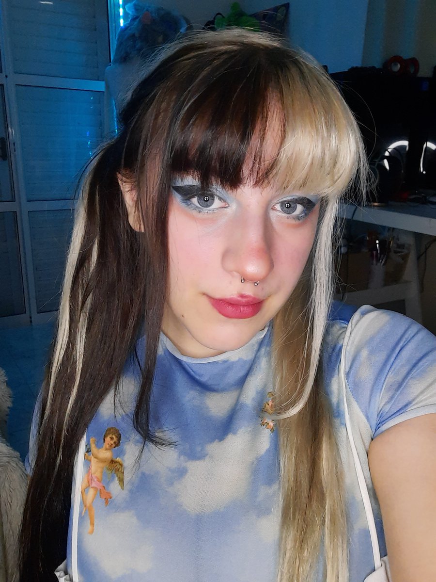 MissMyFangs's tweet photo. 2020        ///       2026

I miss this hair so so bad T-T https://t.co/Z9dFBOv1GB