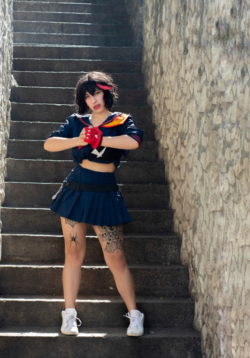 MissMyFangs's tweet photo. cosplay vs daily https://t.co/AqiQ0V9PSx