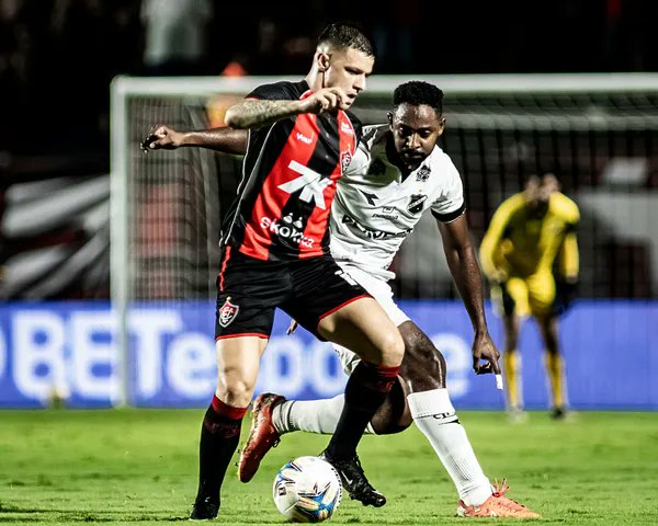 1hugofernandes's tweet photo. ABC perde novamente para o Vitória e está eliminado da Copa do Nordeste

Alvinegro fez uma boa partida, estando a frente do marcador em 3 oportunidades, com Luiz Fernando (2x) e Igor Bahia, mas deixou a vitória escapar na reta final.

Agora o foco é no acesso para a Série C. https://t.co/23QpRyIhxj