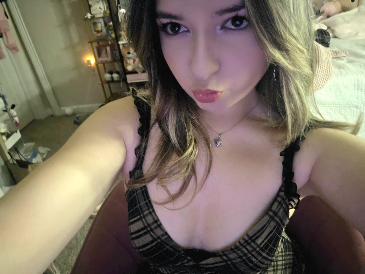 cypurcat's tweet photo. date tonight <3 https://t.co/XBtVElI1zZ