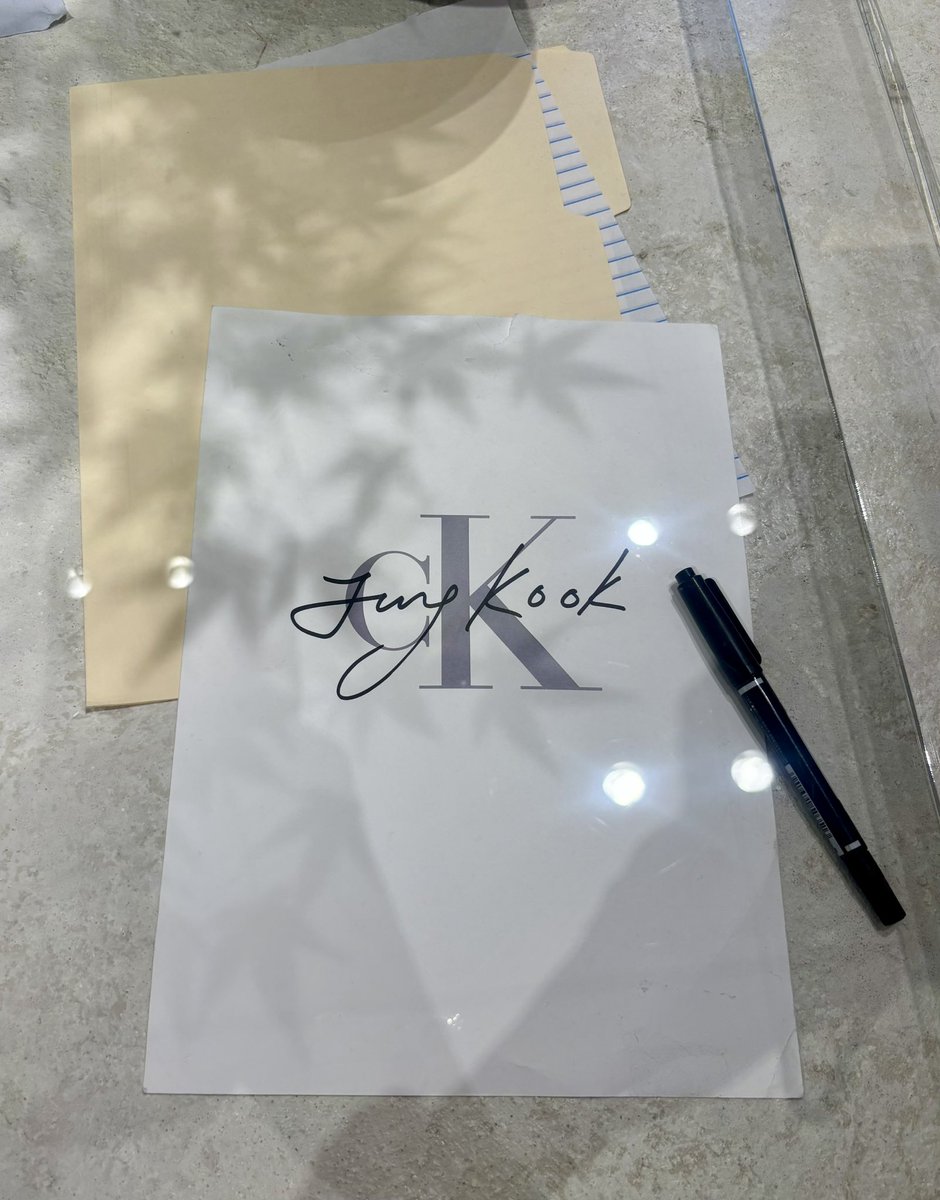 haniwamaruu's tweet photo. 昨日は仕事帰りにCK原宿店行ってきた！
キャップとTシャツとタンクトップとアンダーウェアが残ってた。
見るだけ！思ってたんだけどキャップ買ってしまった😂
ショッパーはもうなかったけど、トートバッグはあったのかな？
店内でふらふら不審な動きして店員さん戸惑わせてすまんでした💦 https://t.co/3Ul7yzsHcs