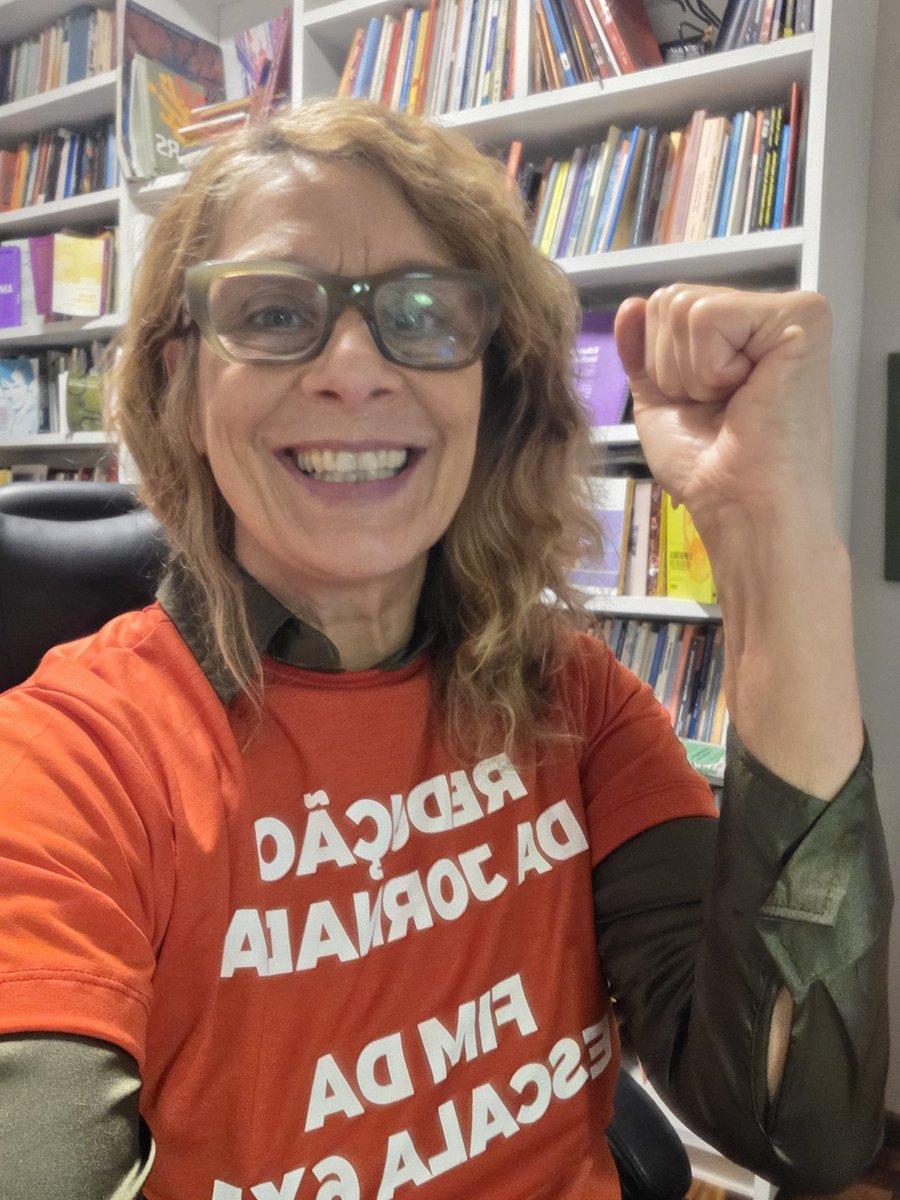 sofiacavedonPT's tweet photo. Em segundo turno, aprovada a PEC da redução da jornada de trabalho e redução da jornada de 44 para 40 horas de trabalho! Sem redução de salário! Foram 461 votos a favor a 19 contrários !! https://t.co/6bI4O2hj1C