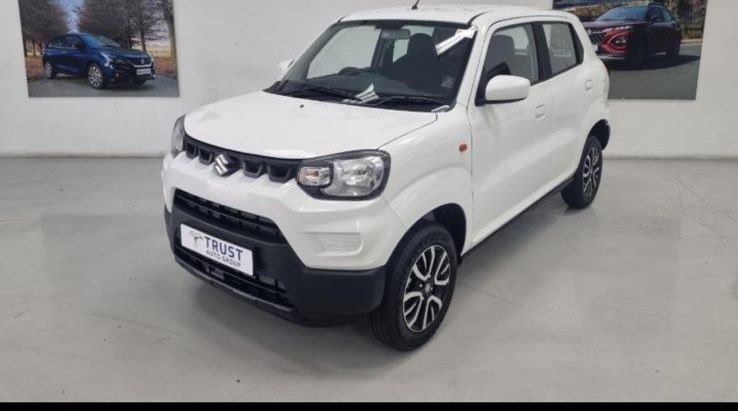 Pearlyi_n_'s tweet photo. If your family bought you this car would you honestly be happy about it?😭😭😭 https://t.co/f5FX3RzThr