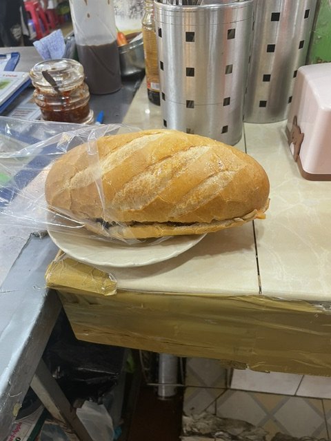 kobostaff's tweet photo. 昨年の11月に社員旅行でベトナムに行ってきました。写真をあまり撮っていなかったのですが移動中にベトナムの工事現場を撮ったものがあったので、ちょっと小さくて見づらいですが挙げてみます。　#社員旅行　#ベトナム　#工事現場 https://t.co/wxvXBJvn7U