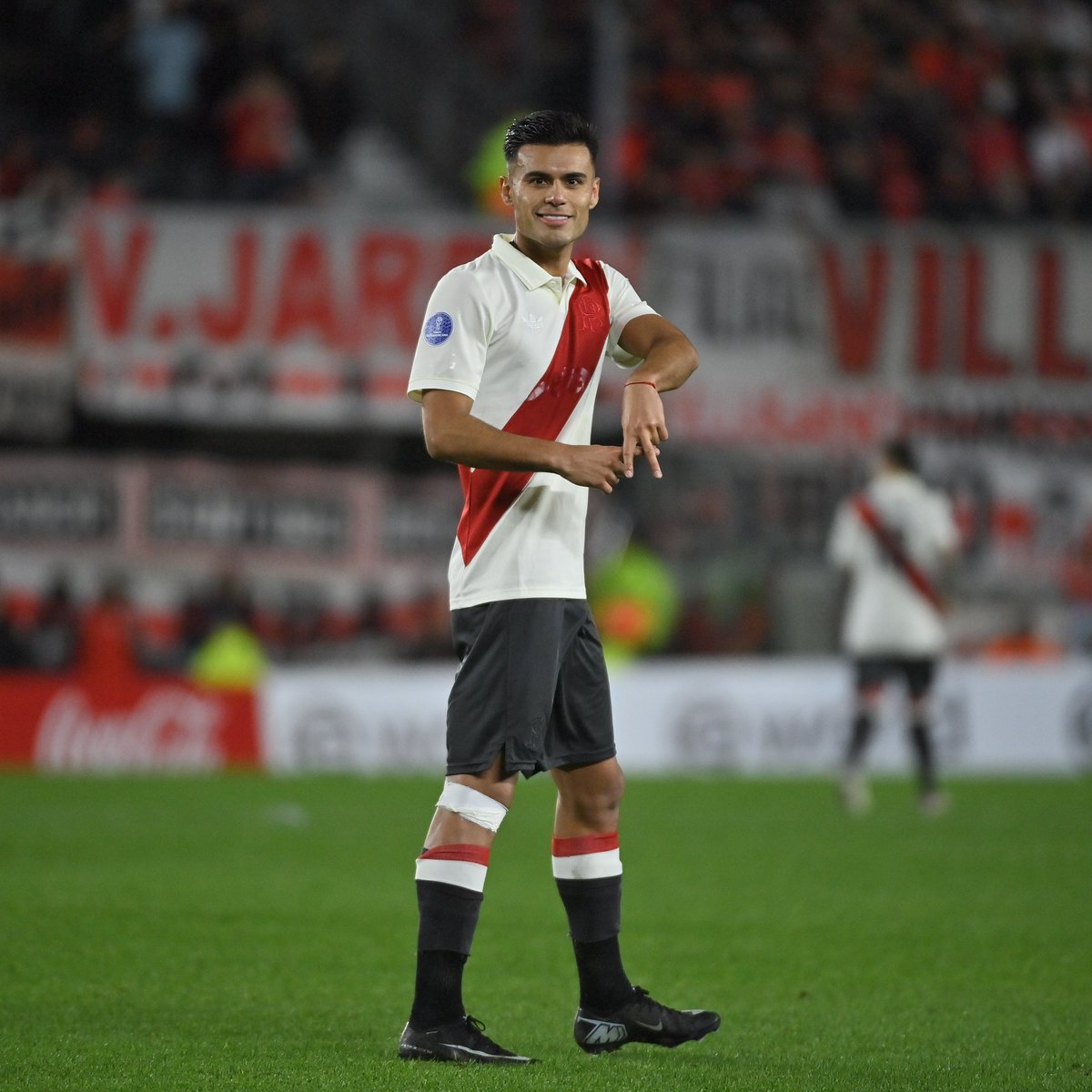 RiverPlate's tweet photo. Primer gol con el Manto Sagrado para Fausto Vera ⚔️⚽ https://t.co/vGepoS8FNZ