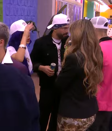 Awademanatial's tweet photo. Alguien tiene miedo de que Alejo este solo con alguien que lo haga caer en razón
#lacasadelosfamososcol3 https://t.co/sVJW1v1nI7