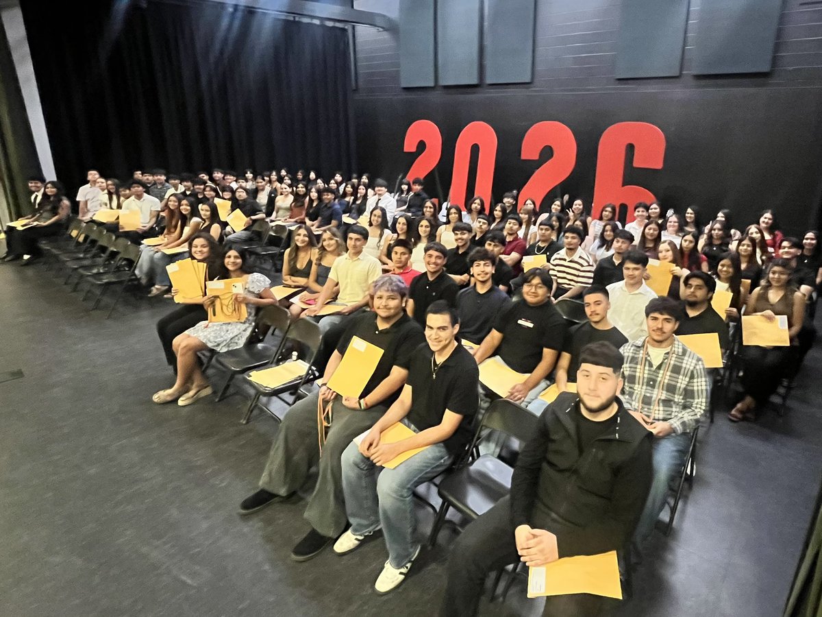 LHSCARDINALS's tweet photo. Over $680,000 in Scholarships were awarded to the Class of 2026 Learners tonight at LHS! @LindsayUnified https://t.co/ETZqjhfZ63