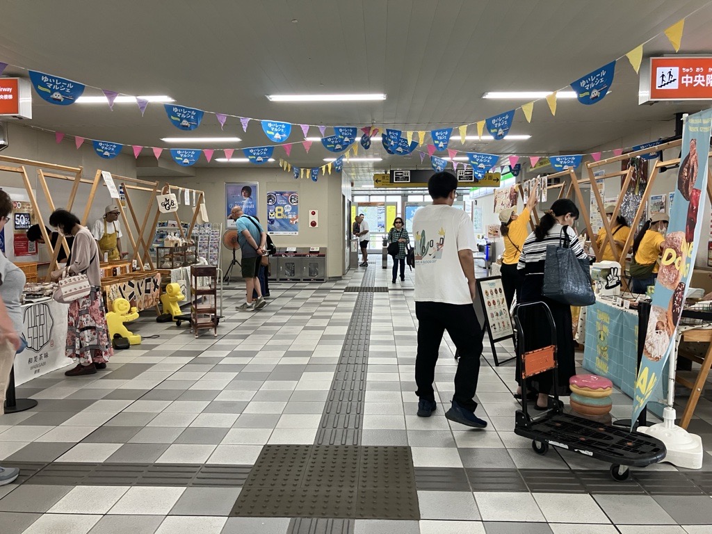 ゆいレールマルシェ開催中📣】 パンとスイーツだけじゃない…！ ゆい