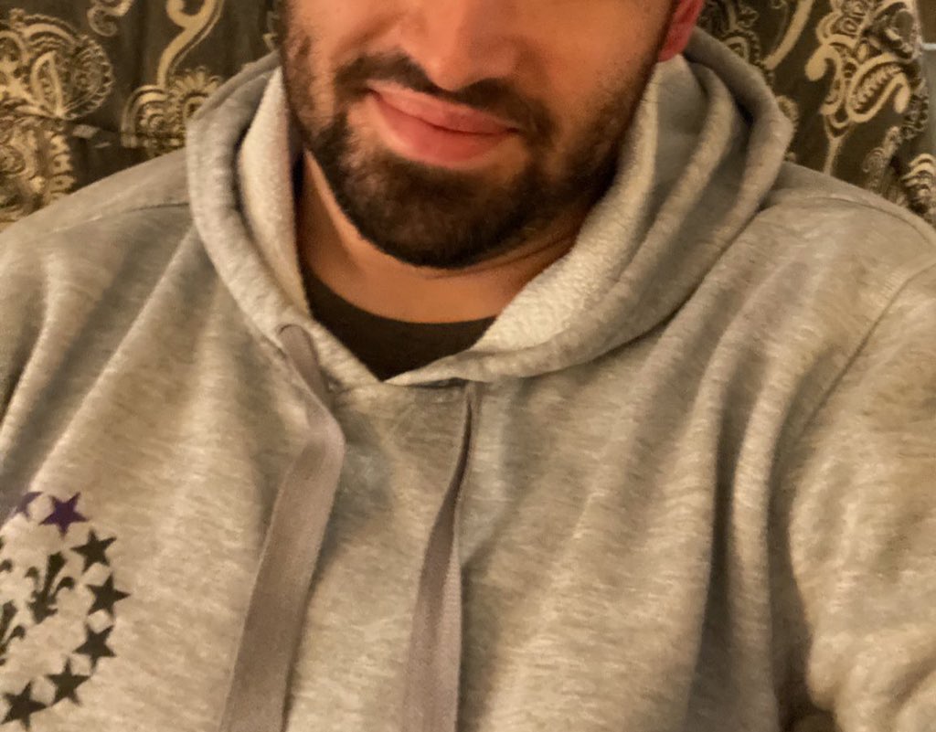 ColinMK4's tweet photo. Horny, Awake and Wanna have some fun #Horny #Swinger #FriendsHusband #Naughty #Teasing #Girthy #BigDick https://t.co/bQ5bGGxj98