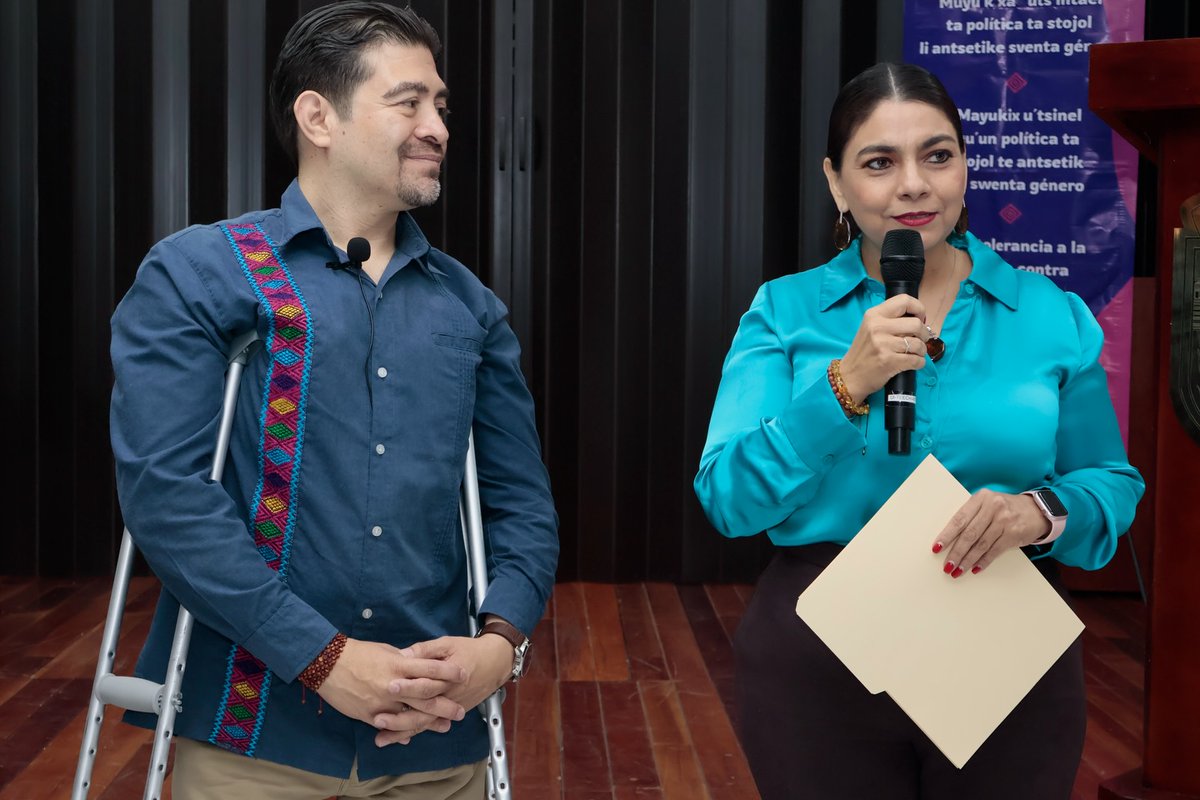 SolisInforma's tweet photo. Se realizó la ponencia del Dr. Roberto René Pinto Rojas sobre la trayectoria de Gilberto Rincón Gallardo y su lucha por la inclusión y la no discriminación en México.

Al evento asistieron la magistrada presidenta de @teechiapas @magali_cor14521 la magistrada Sofía Ruiz Olvera y el magistrado por ministerio de ley, Moisés Abraham Espinosa Mota.