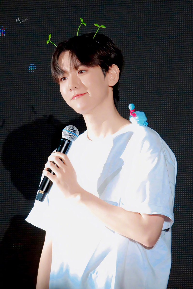 BlingBaek56's tweet photo. 백현이 오늘도 좋은하루 보내오🌱
#백현 @B_hundred_Hyun https://t.co/Inh8mqBytL