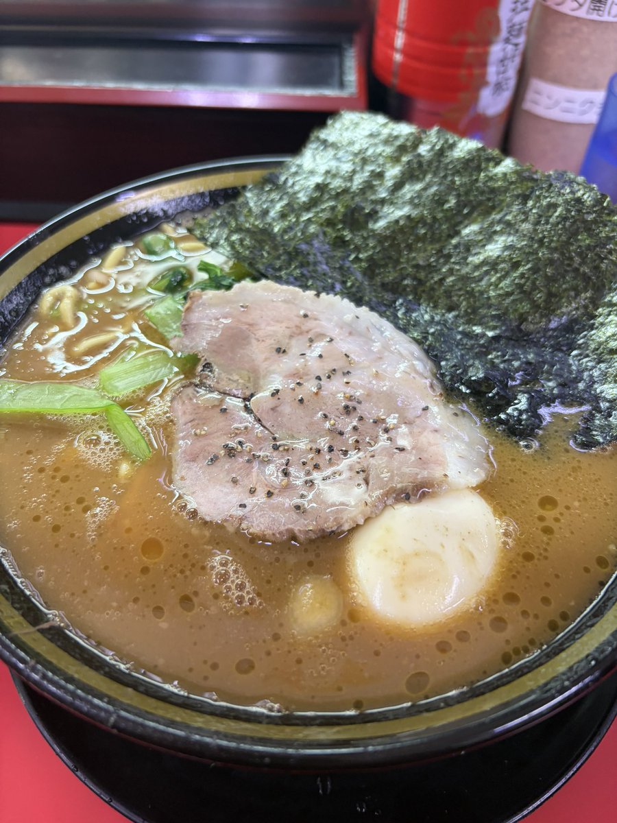 rt69641's tweet photo. はじめ家🐯

開店ジャストに到着🤤
30人待ちも回転♻️早くて素晴らしい🥰

今日は塩豚🐷な気分🎵

富山の家系🍜が盛り上がりを見せてますがいつまでもトップを突っ走って🏃‍♂️いただきたい💙

いつ来てもホントにうまい💯

ごちそうさまでした🙏 https://t.co/zUKlUT9JUi
