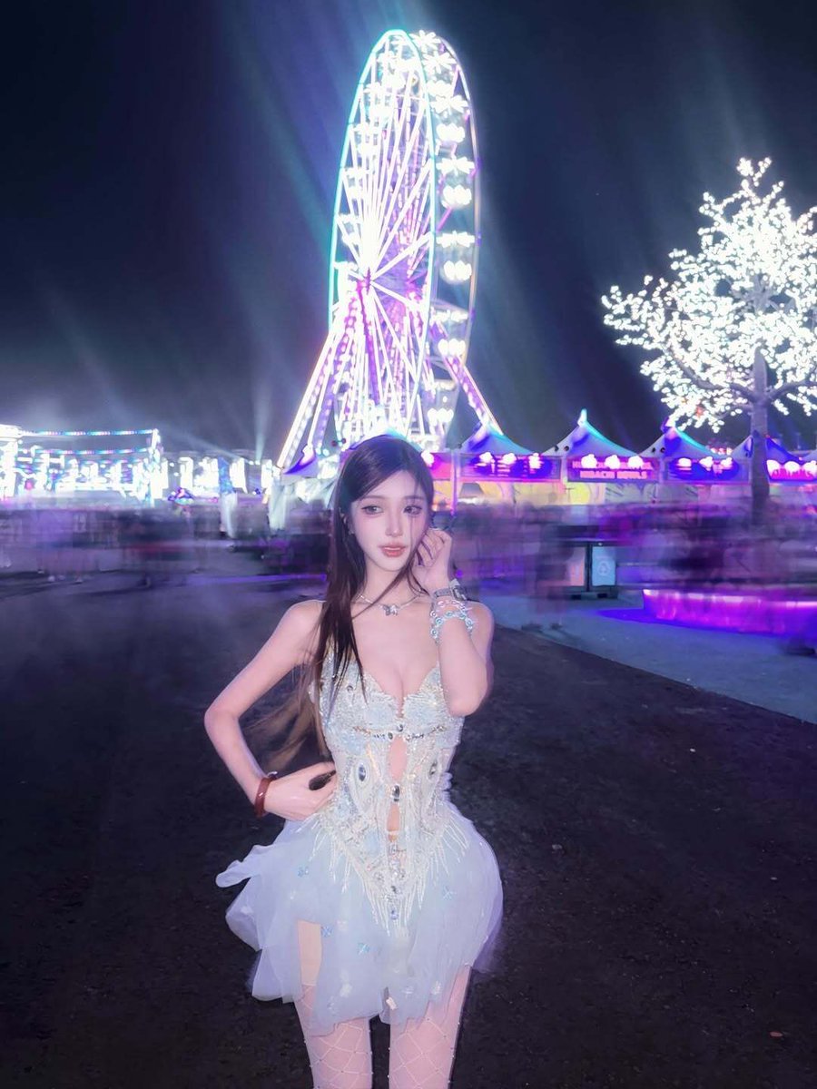 classyasiansx's tweet photo. maggie bai https://t.co/FqWOKwyb0e