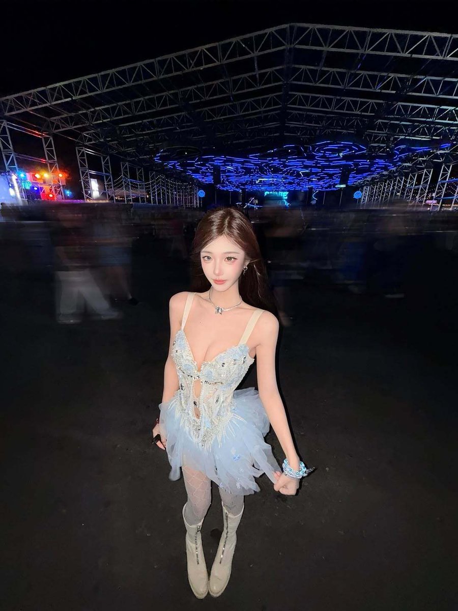 classyasiansx's tweet photo. maggie bai https://t.co/FqWOKwyb0e