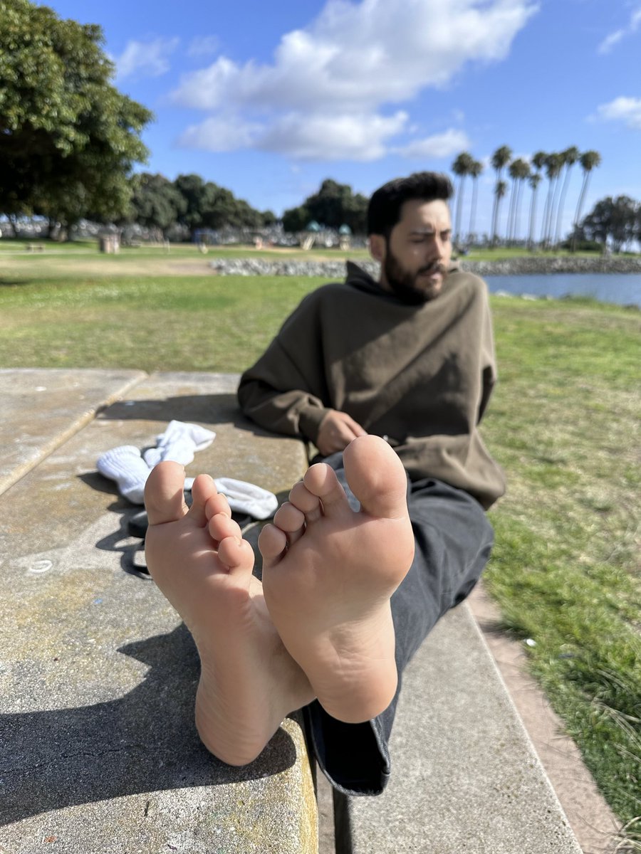 spanish_masterJ's tweet photo. Can someone rub ?  It’s been a long day #feetfetısh #feetworshi̇p #feetِ #malefeet #findom https://t.co/xmy1nAzBr3
