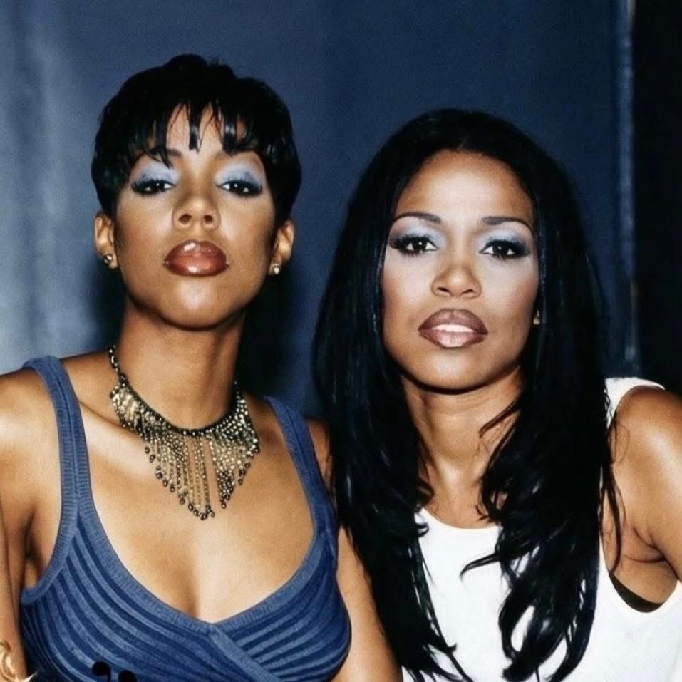 freakoutsideofx's tweet photo. Kelly Rowland and Michelle Williams https://t.co/VqWpBF07LC
