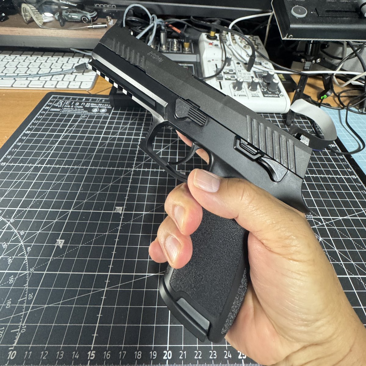 Heydude_cafe's tweet photo. 新しいP320
リコイルがガッン🔫
また増殖し始めた
#東京マルイ https://t.co/fAewn8klL7