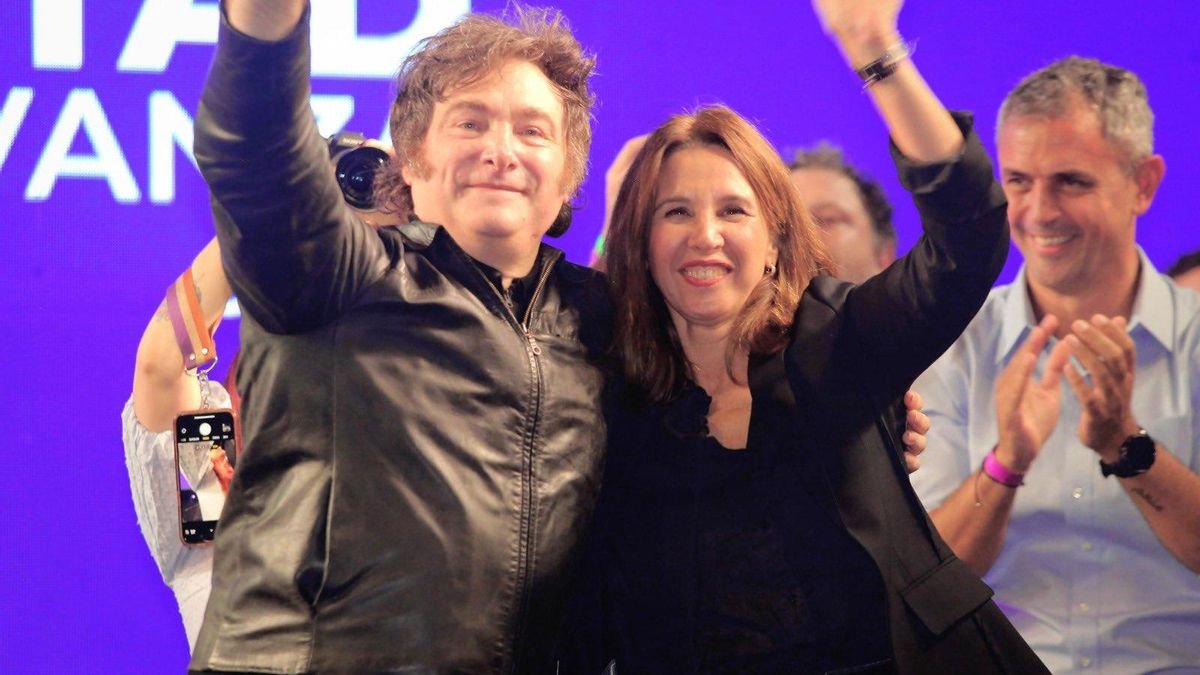LauraIris72's tweet photo. Dicen que el PRO es funcional al kirchnerismo jojojojo 😆😆😆😆😆 https://t.co/W6iEnYUgZd