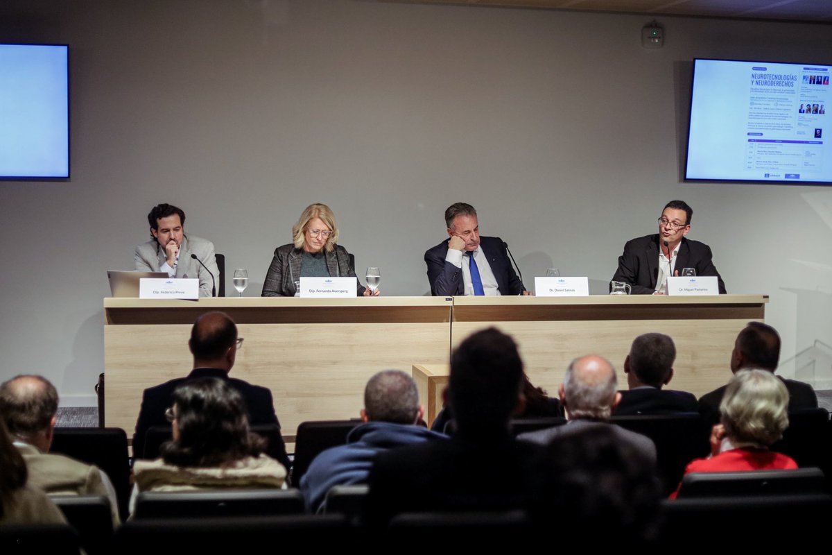 DipRodrigoGoni's tweet photo. Llevamos adelante el Foro de Bioética, Neurotecnologías y Neuroderechos, un espacio necesario para reflexionar sobre cómo los avances tecnológicos impactan en nuestra libertad, privacidad e identidad.

Pensar en estos temas también implica abordar, con responsabilidad y humanidad, los desafíos que las nuevas tecnologías traen a nuestra vida.