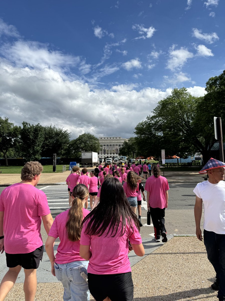 ksamples14's tweet photo. DC Bus #2 - Museum of Natural History @MVMiddle https://t.co/YXRUNXDSqU