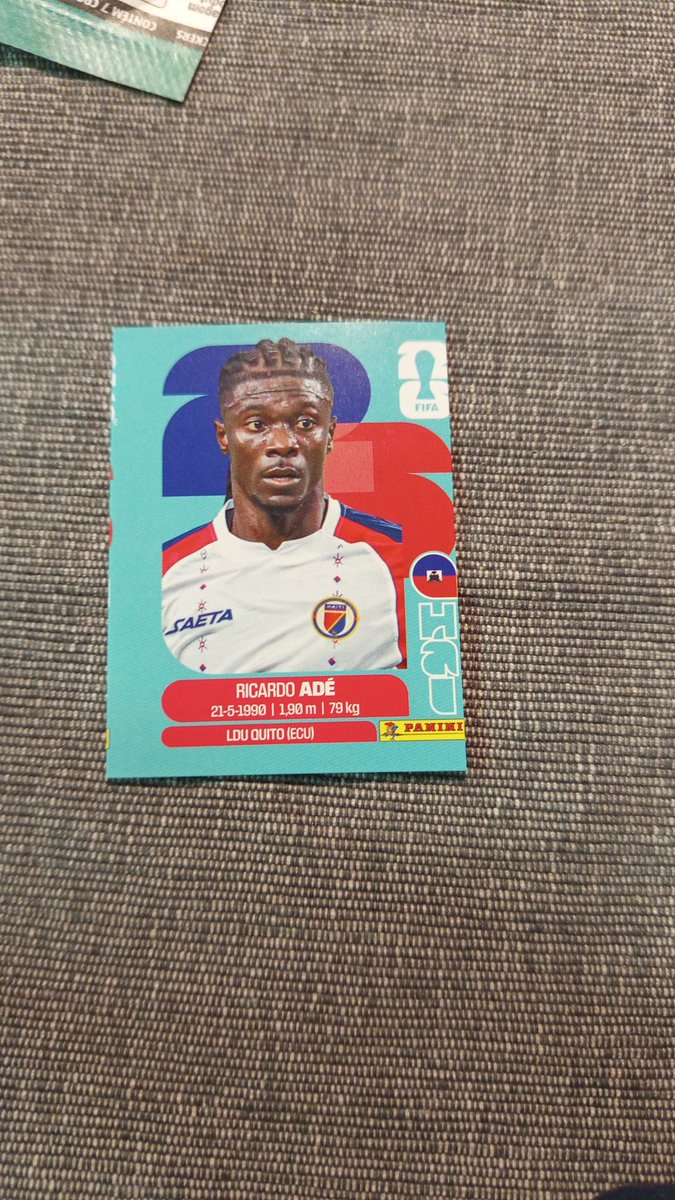 Davo2David's tweet photo. @PaniniAmerica lamina o cromo muy mal cortada parece falsa #mundialdefútbol #panini #mundial2026 https://t.co/0sa4oRCHX1